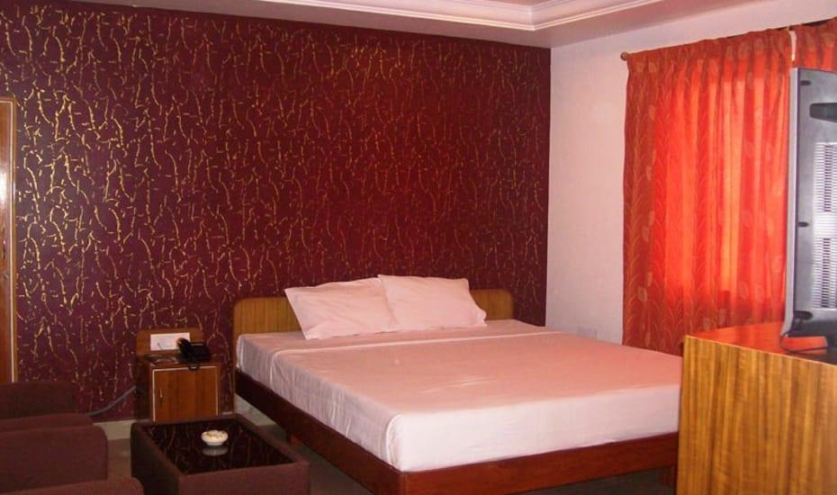 Sri Srinivasa Residency Hotel Kadapa Exterior photo