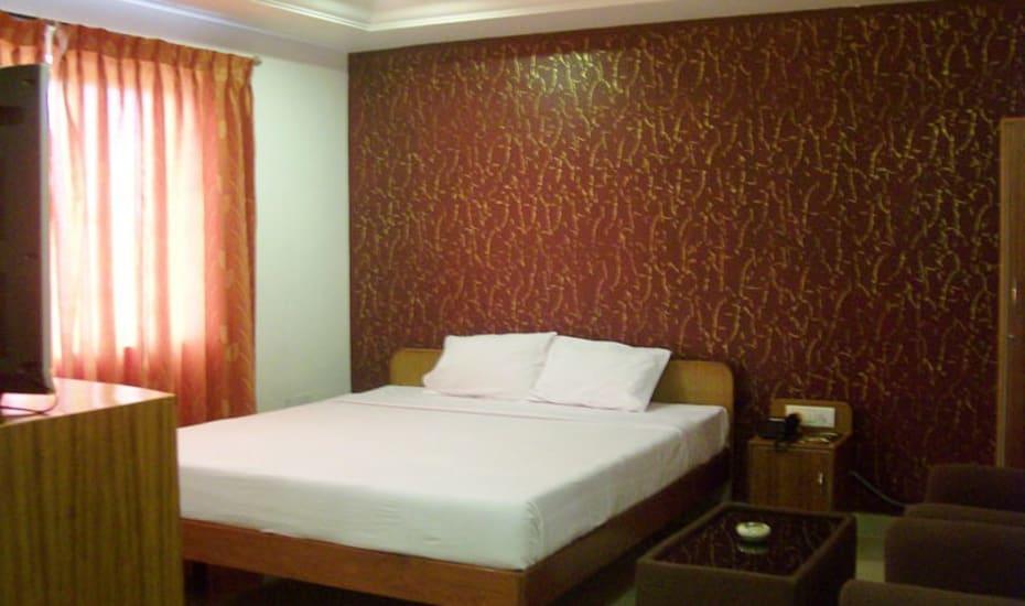 Sri Srinivasa Residency Hotel Kadapa Exterior photo