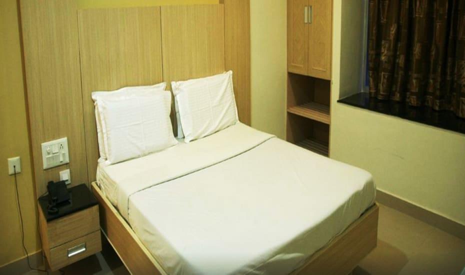 Sri Srinivasa Residency Hotel Kadapa Exterior photo